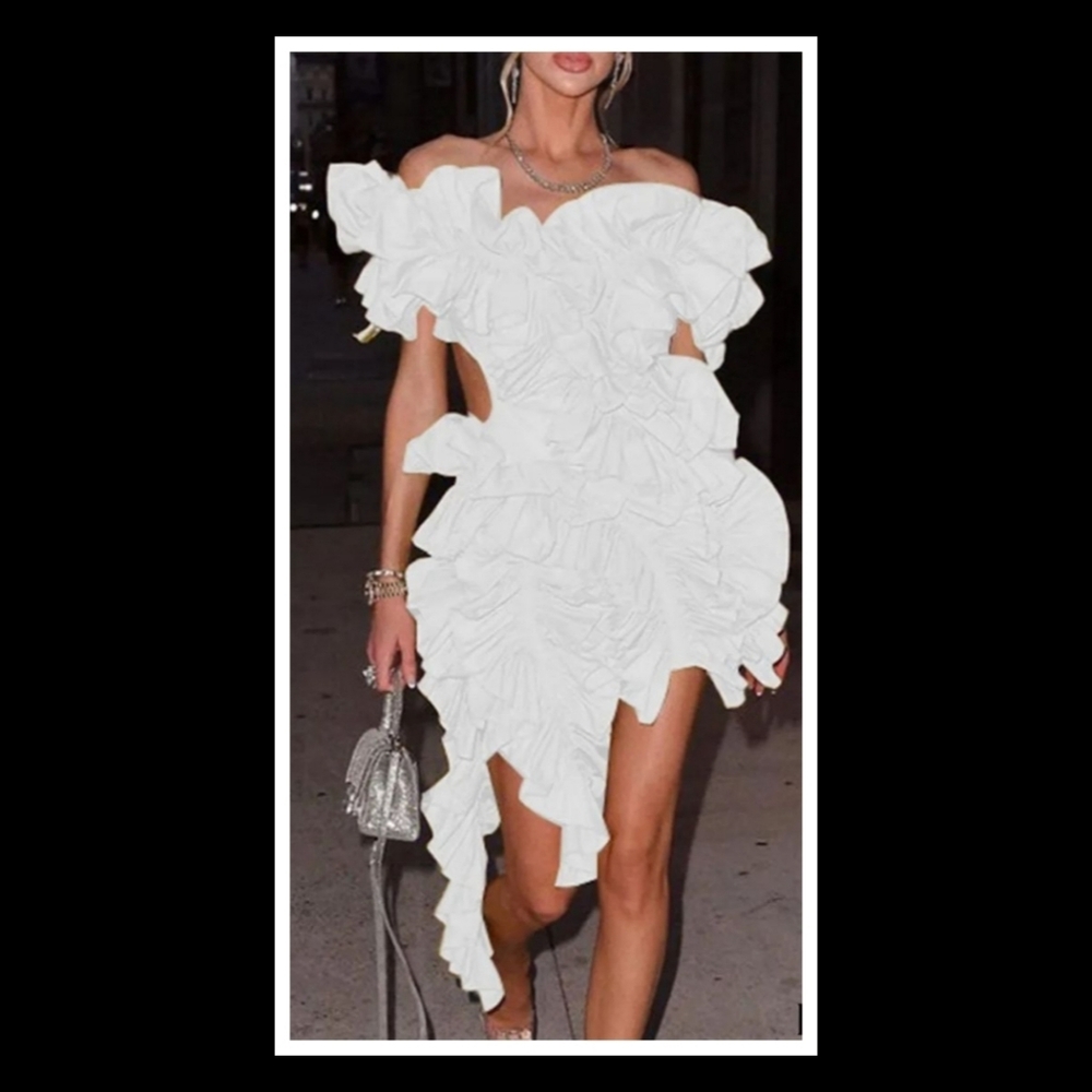 💋WHITE RUFFLLED BACKLESS DRESS!!